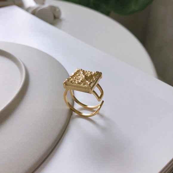 LAST ONE 💖18K Goldplated Square Signet Ring - Picture 7 of 7